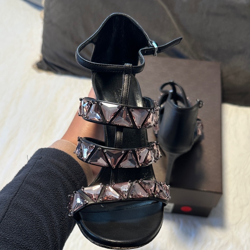 Gucci Women's Sandals in Black and Pink - Picture 4 of 5